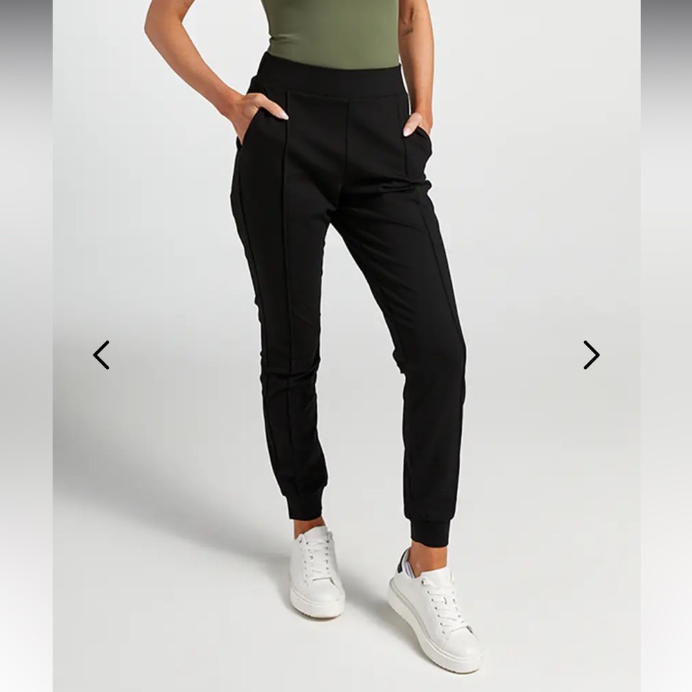 Built Women’s Elite Pintuck Jogger